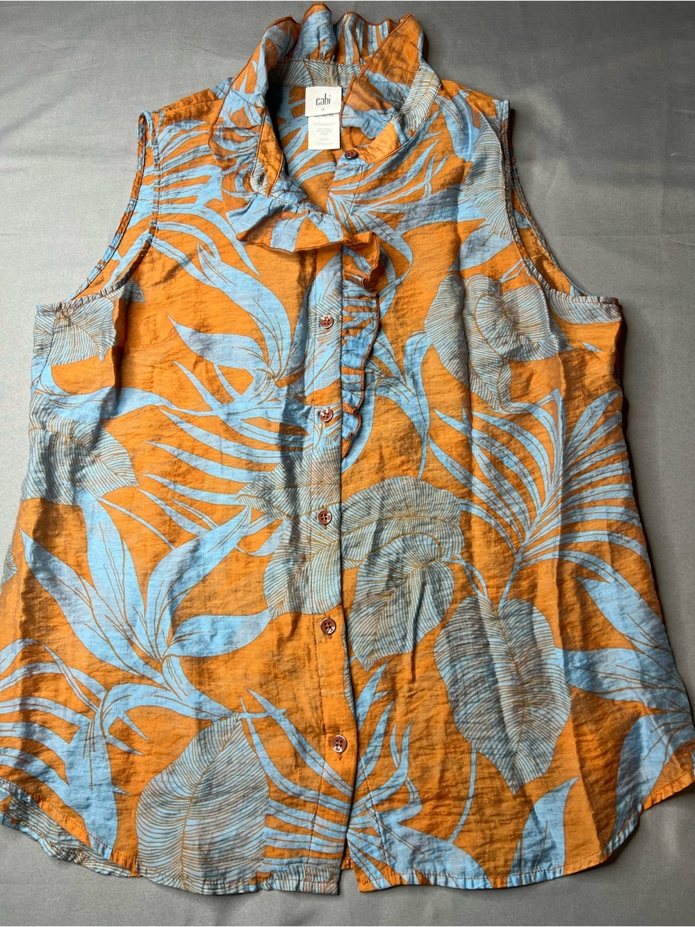 Cabi Tropical Palm Print Sleeveless Blouse Size Medium | Ruffle Front style 6525 - Picture 2 of 7